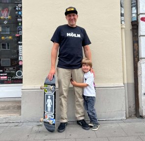 Girl Skateboards X Concretewave We OG Köln T-Shirt Small