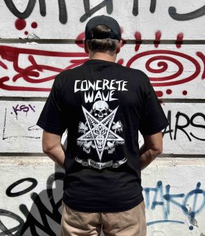 Concretewave Skateshop "Possessed" T-Shirt Medium